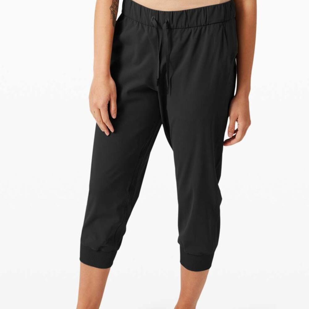 Lululemon On The Fly Crop Jogger 26" Black size 12